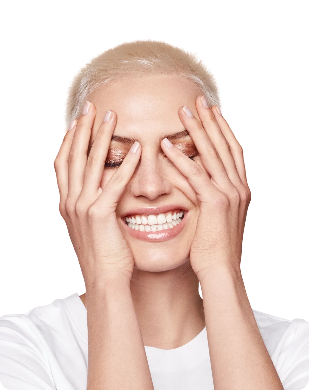 Moteris su plačia šypsena po vizito pas odontologą